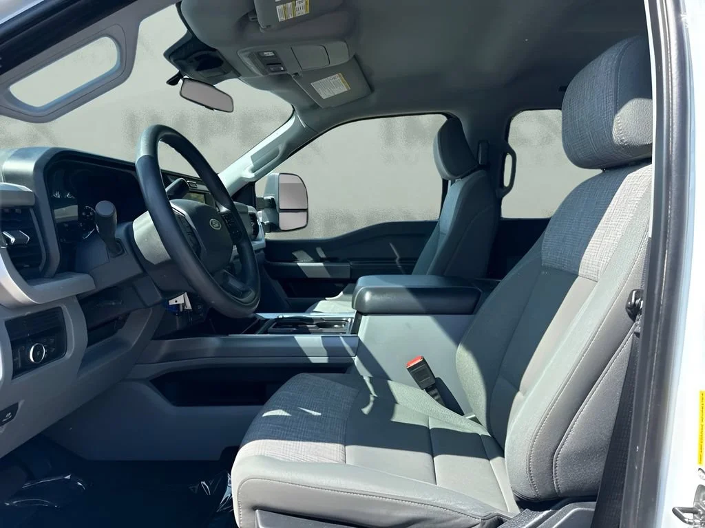 Used 2025 White Ford XL image 9