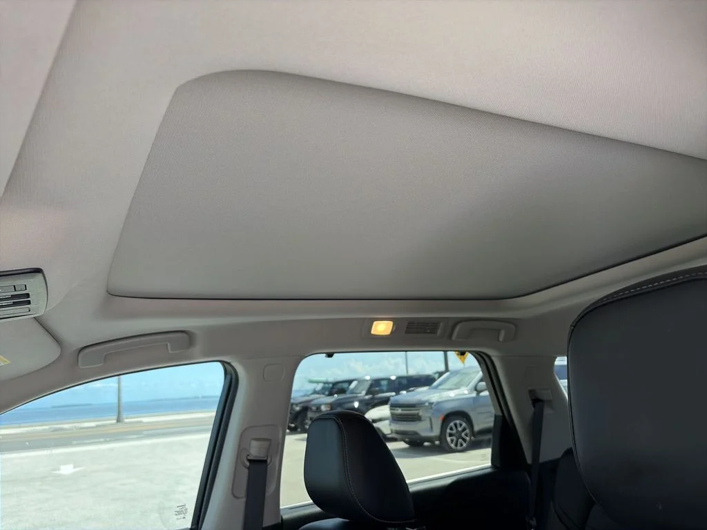 Used 2024 White Nissan Platinum image 25