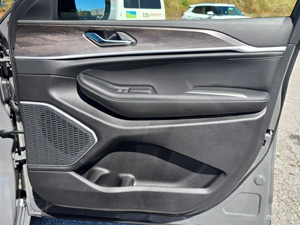 New 2027 Gray Jeep Limited Reserve image 36