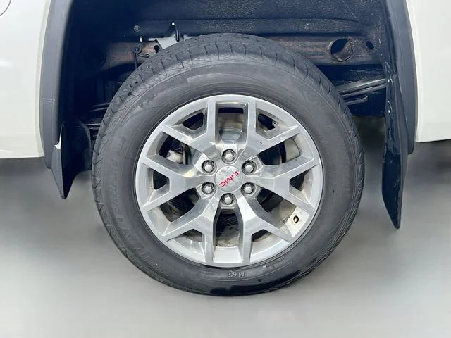 Used 2018 White GMC SLT image 10