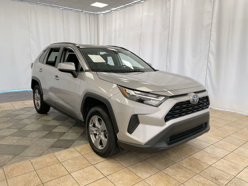 Used 2022 Silver Sky Metallic Toyota XLE image 36