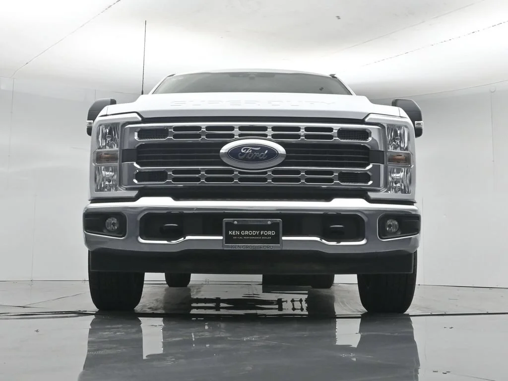 New 2026 Oxford White Ford XLT image 44