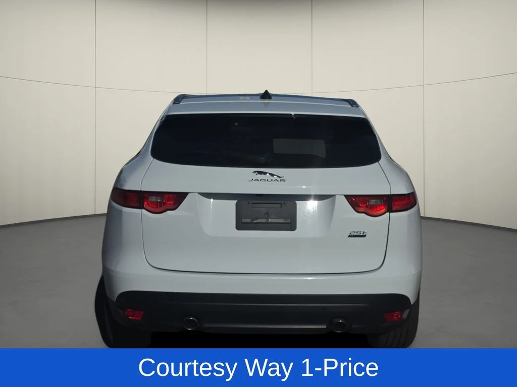 Used 2020 White Jaguar 25t Prestige image 8