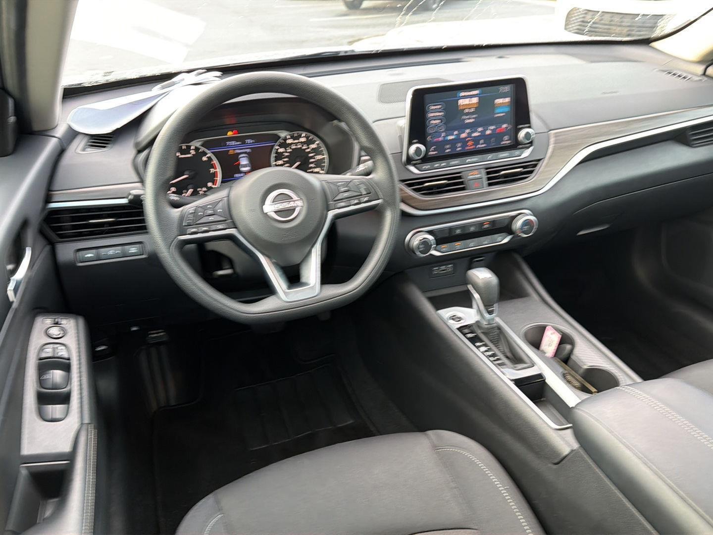 2025 Nissan Altima SV - Photo 18