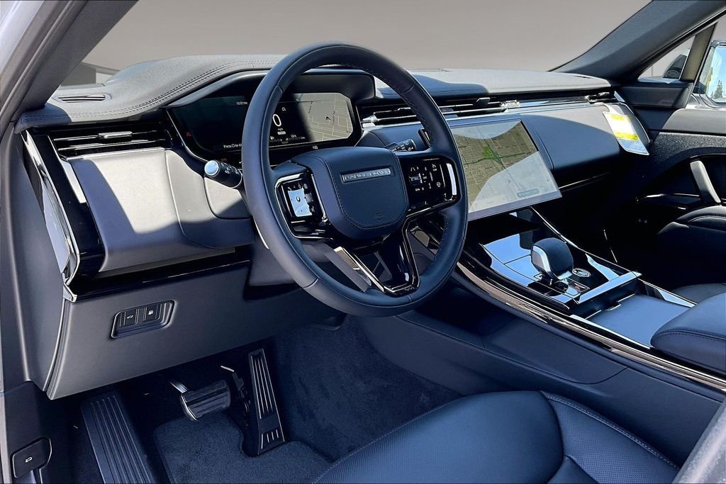 New 2026 FUJI WHITE Land Rover Dynamic SE image 7