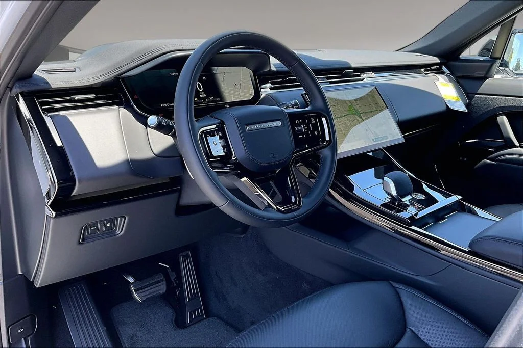 New 2026 White Land Rover Dynamic SE image 7