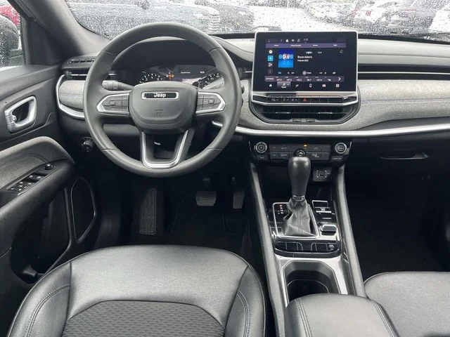 Used 2024 Silver Jeep Latitude image 14