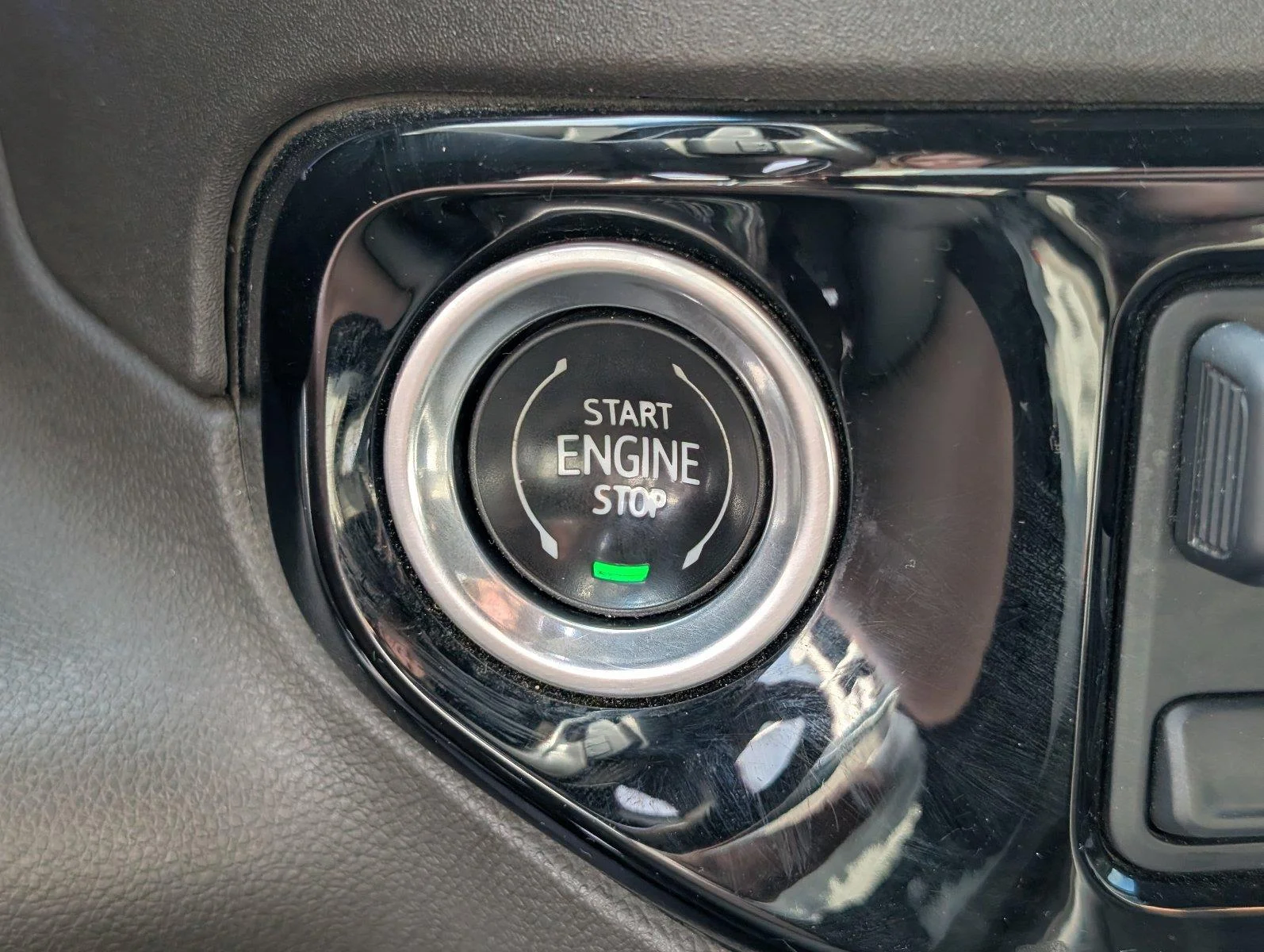 Used 2023 SUMMIT WHITE Chevrolet LT image 26