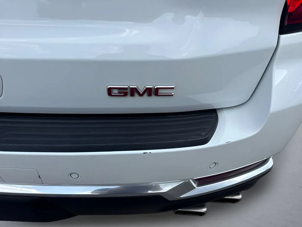Used 2025 Summit White GMC Denali image 38
