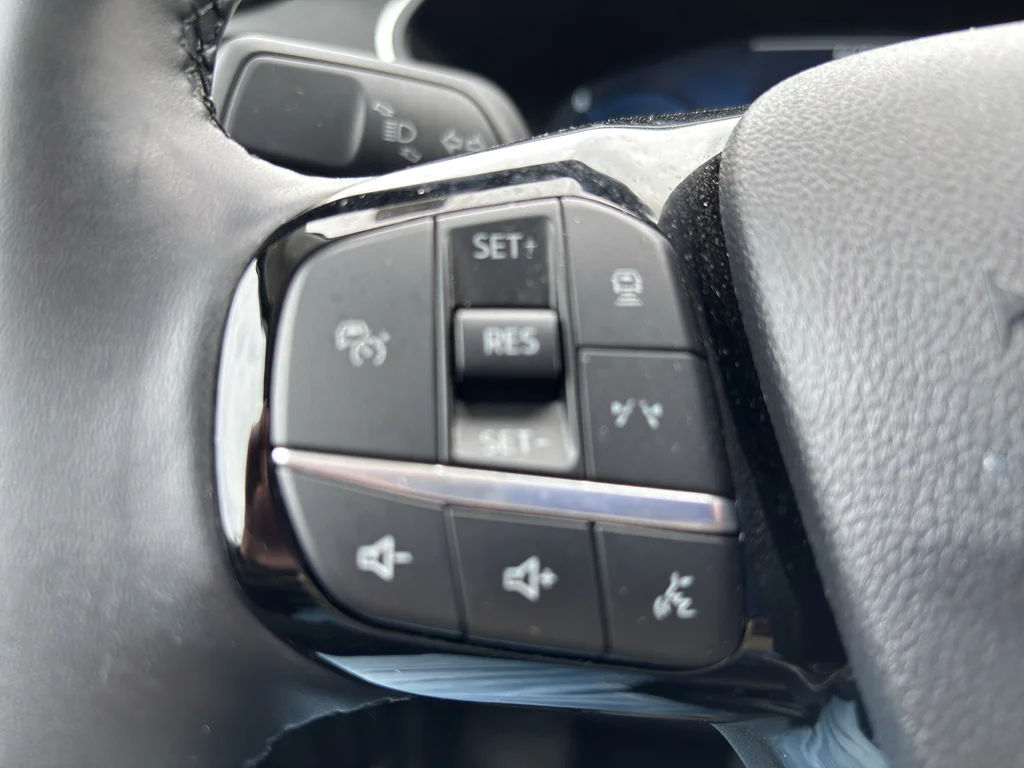 Used 2025 Vapor Blue Metallic Ford Platinum image 15