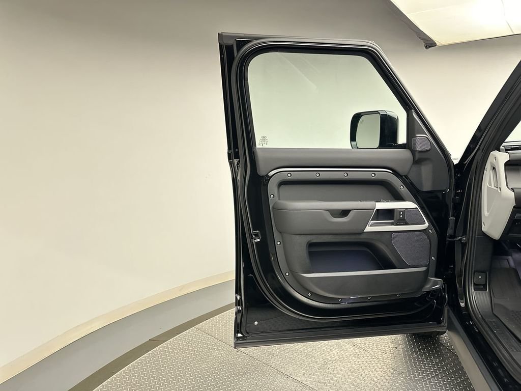 Used 2024 Santorini Black Metallic Land Rover S image 14