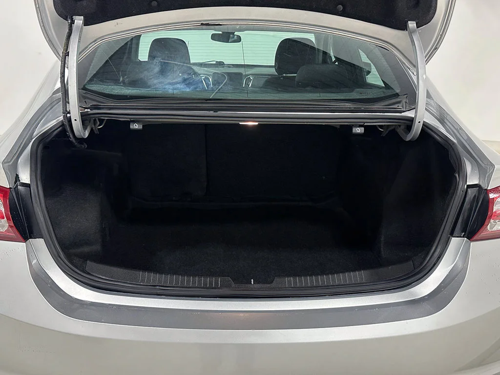 Used 2020 SILVER ICE METALLIC Chevrolet LT image 4