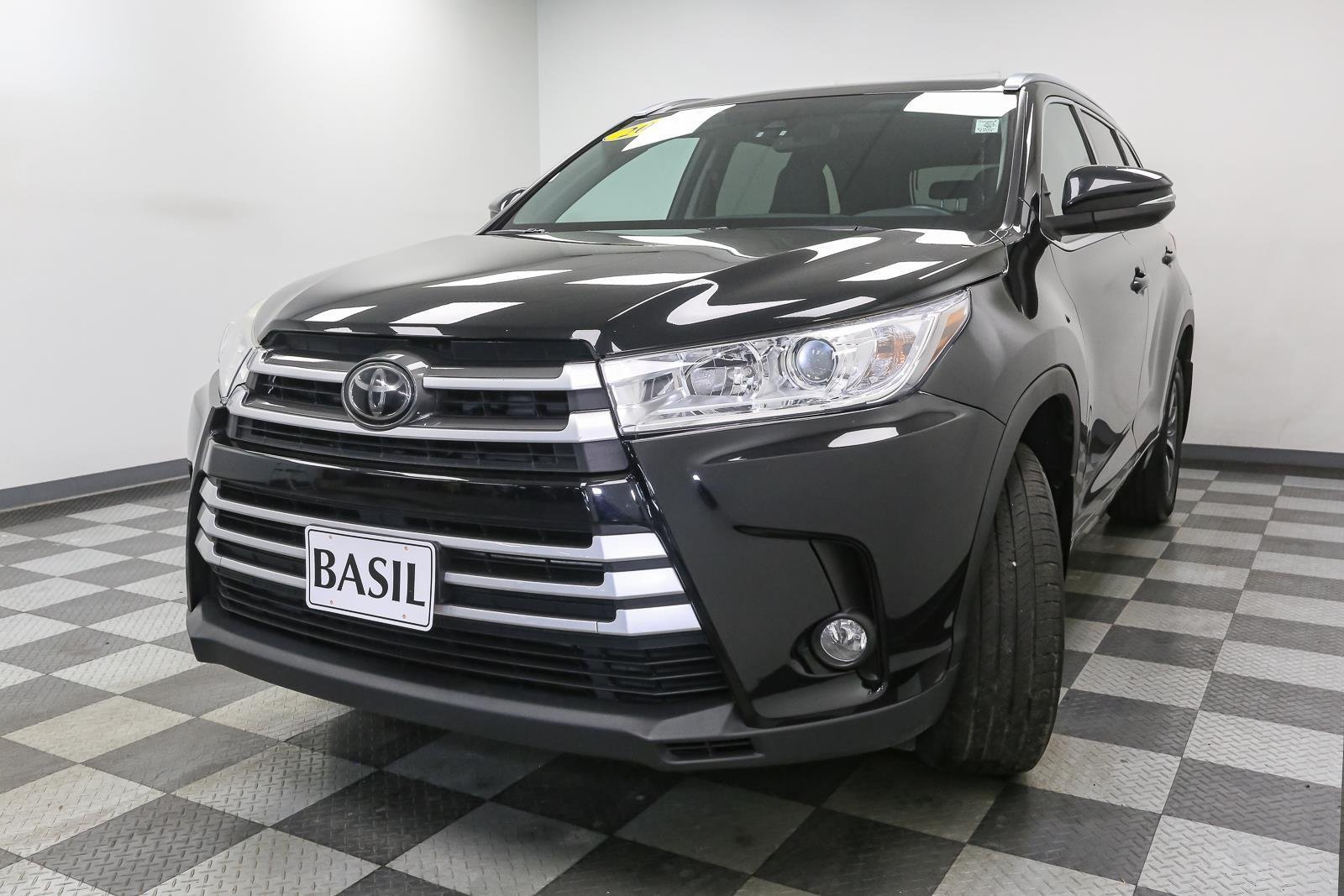 Used 2017 Midnight Black Metallic TOYOTA  image 4