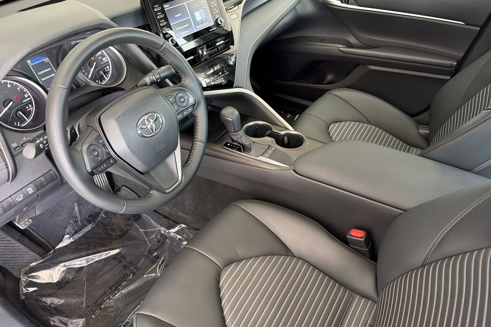 Used 2023 Ice Cap Toyota SE image 9