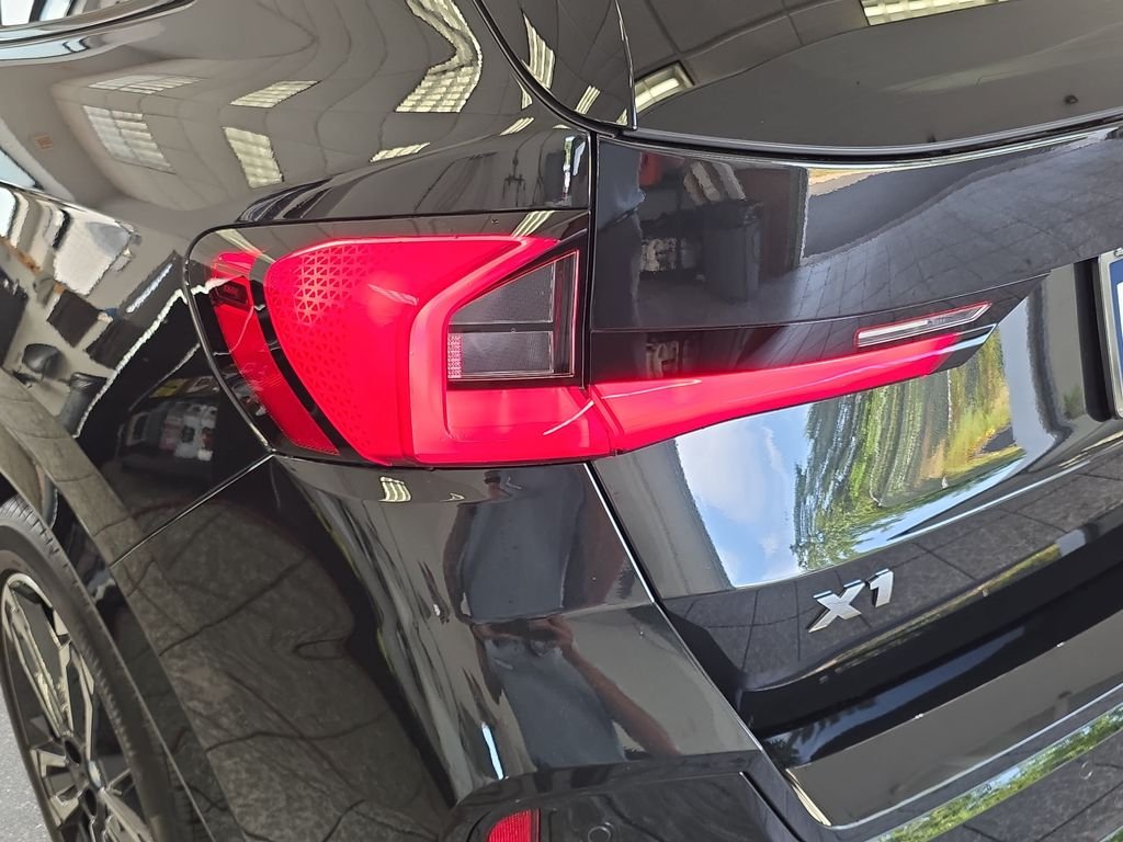 Used 2025 Black BMW M35i image 34
