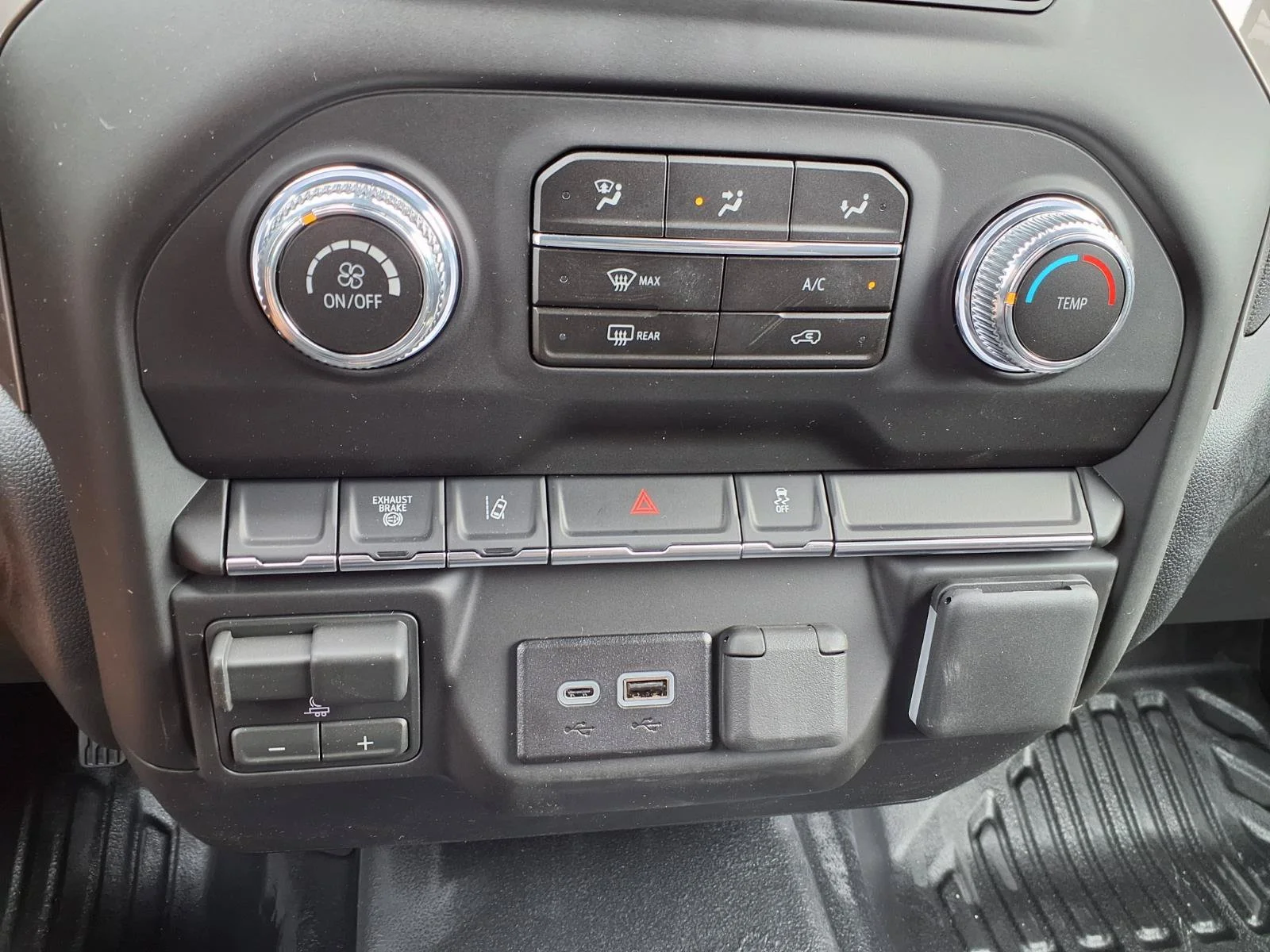 2026 GMC Sierra 3500 Chassis Cab Pro - Photo 11