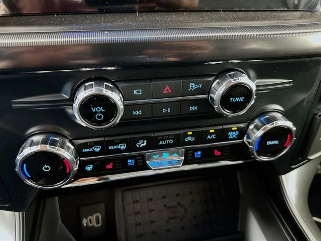 New 2026 Avalanche Ford Lariat image 16