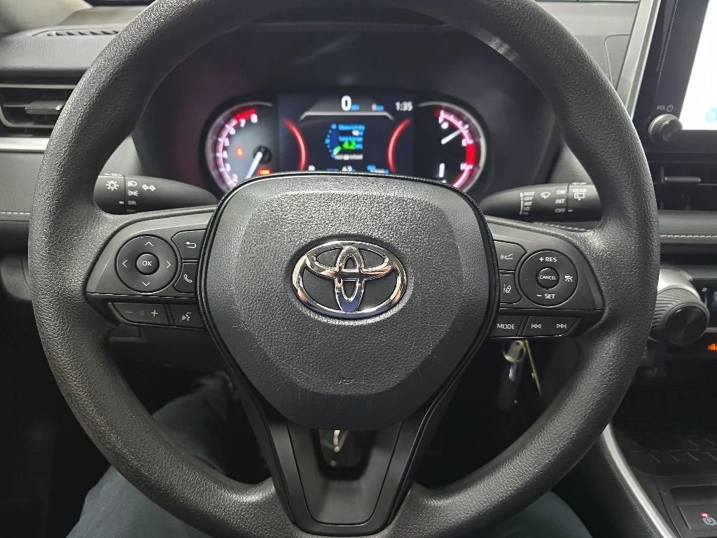 Used 2023 White Toyota LE image 18