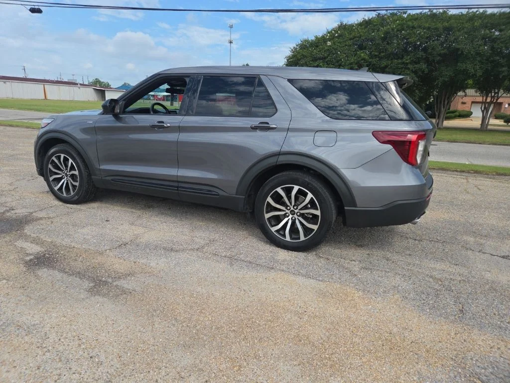 Used 2022 Gray Metallic Ford ST-Line image 7