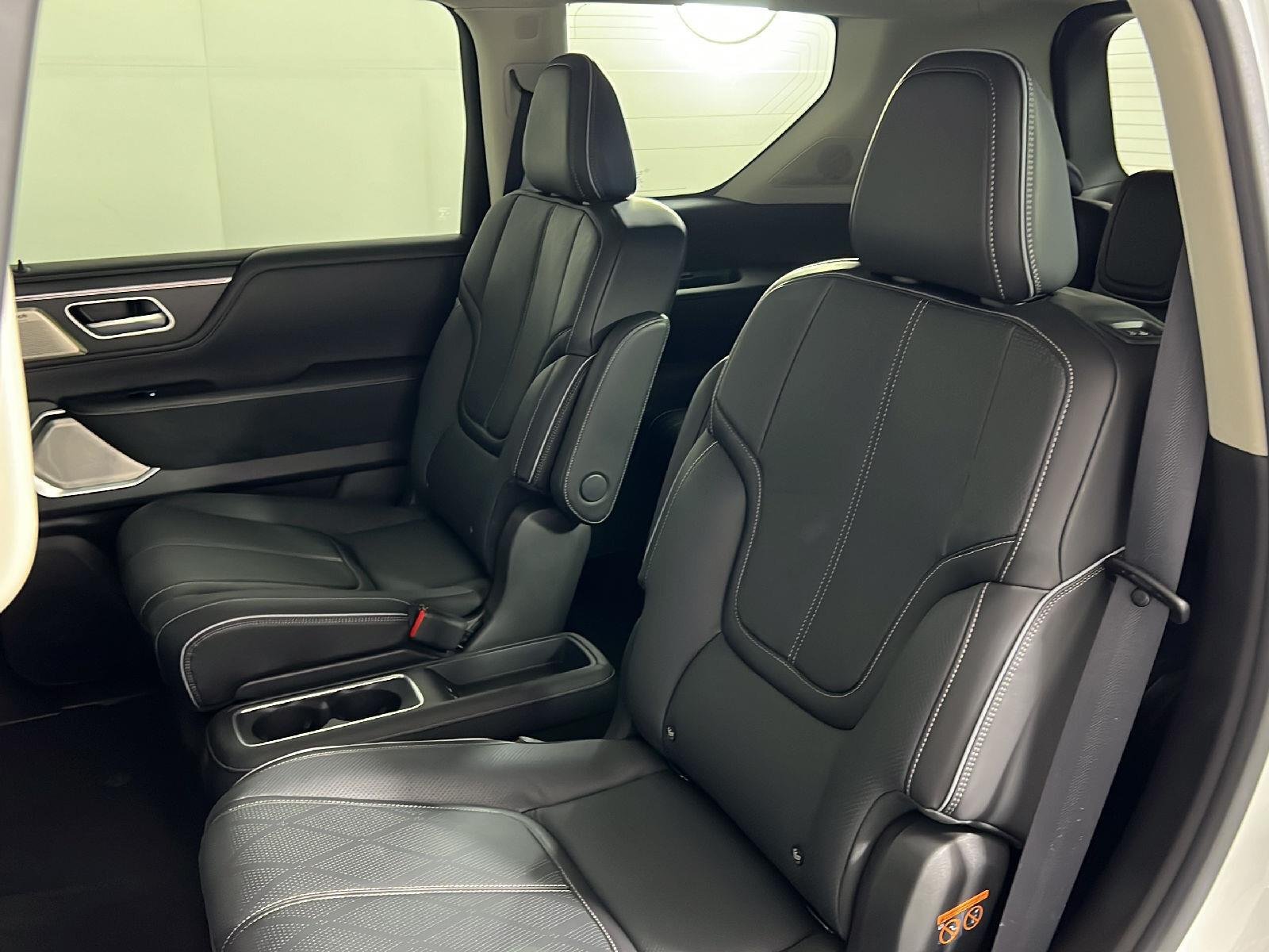 Used 2025 Radiant White INFINITI SENSORY image 4