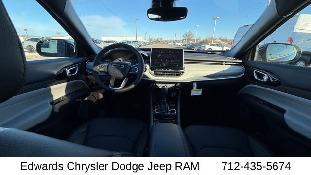 New 2026 Diamond Black Crystal Pearlcoat Jeep Limited image 32
