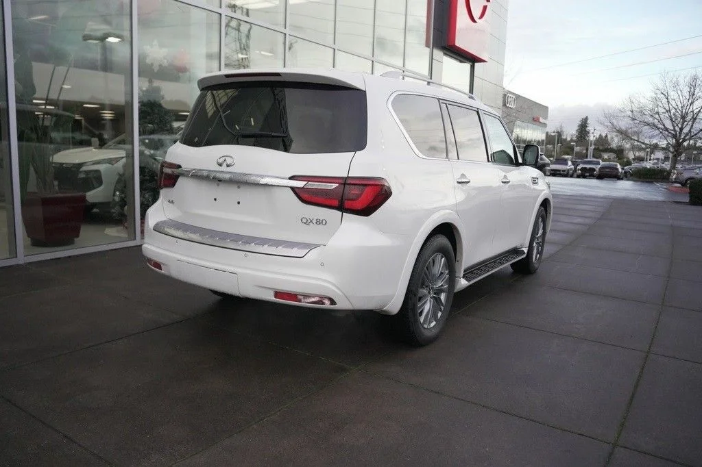 Used 2024 Moonstone White INFINITI LUXE image 3
