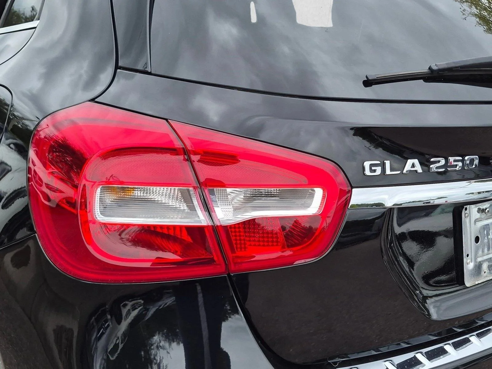 Used 2018 Night Black Mercedes-Benz GLA 250 image 9