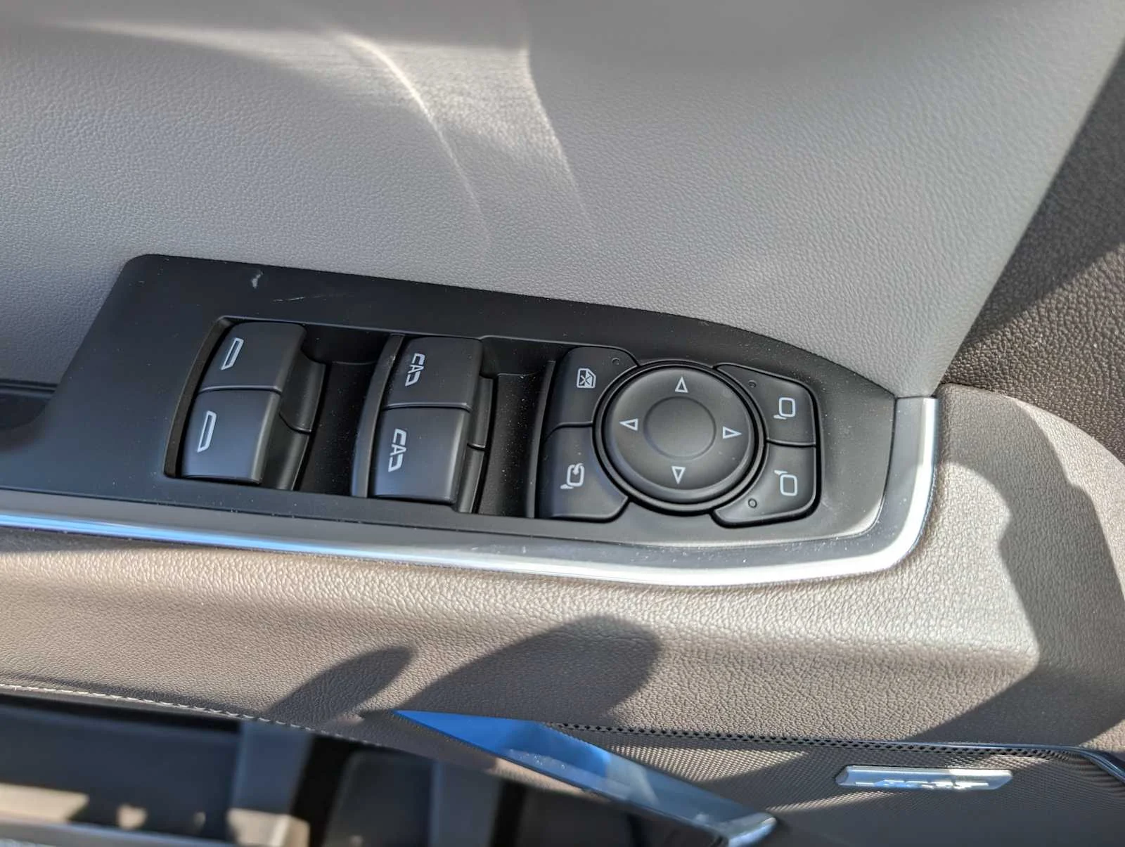 New 2026 Summit White GMC SLT image 33