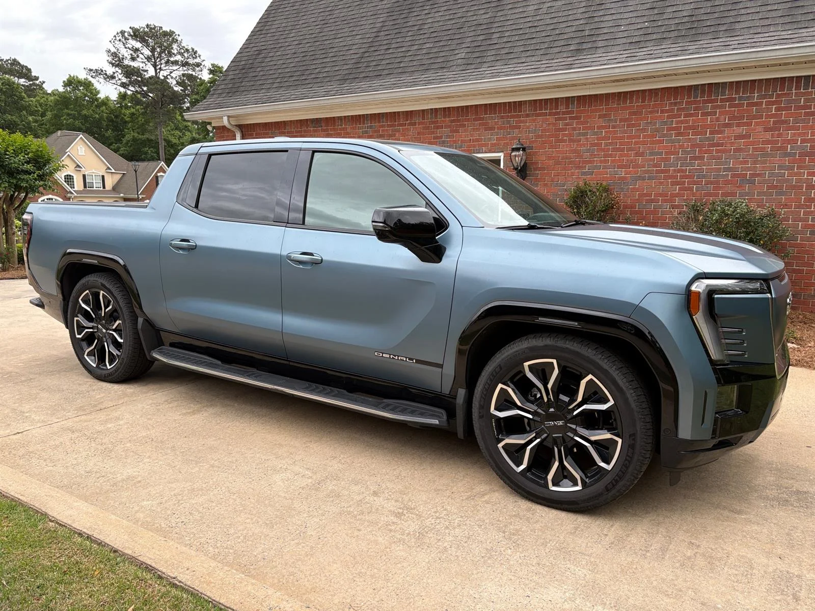 2025 GMC Sierra EV