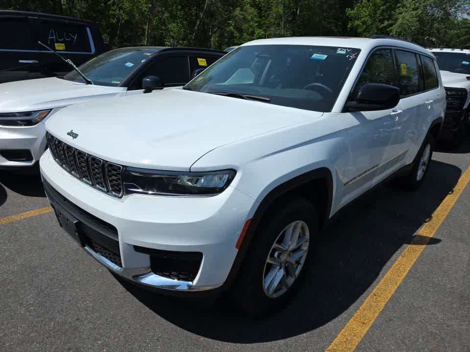 Used 2023 Bright White Clearcoat Jeep Laredo image 2