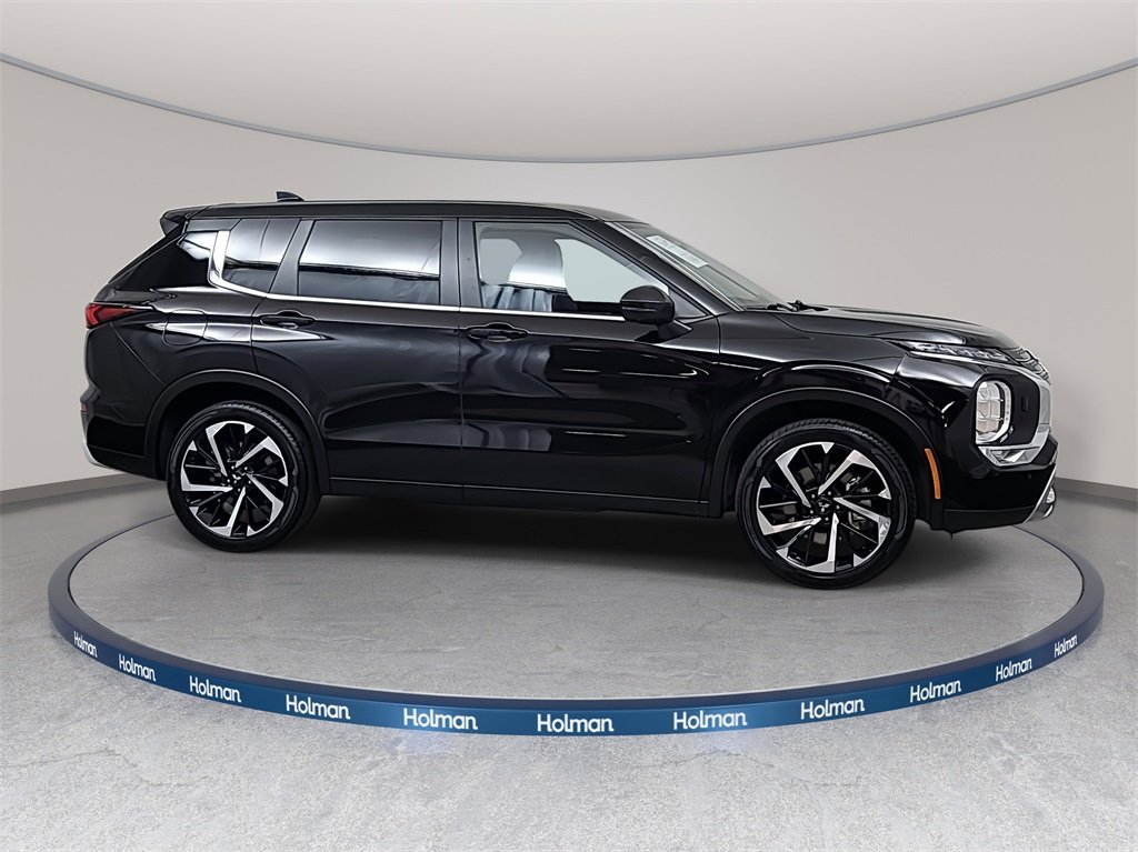2024 Mitsubishi Outlander SE photo 4