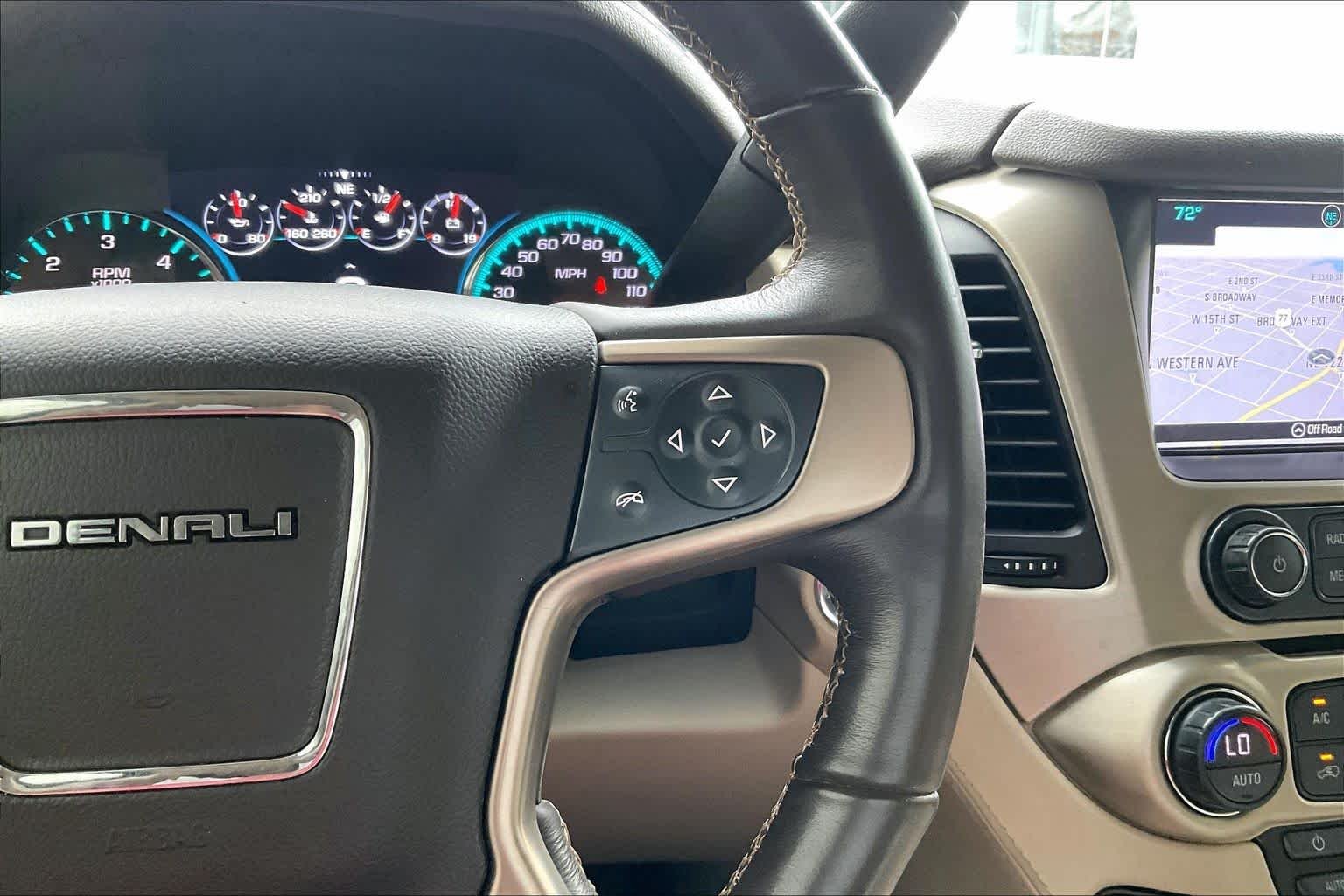 Used 2018 WHITE FROST TRICOAT GMC Denali image 24