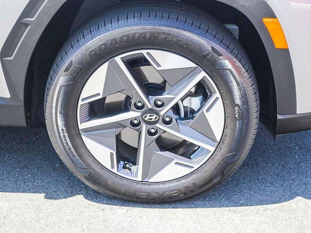 Used 2025 Silver Hyundai SEL Convenience image 12