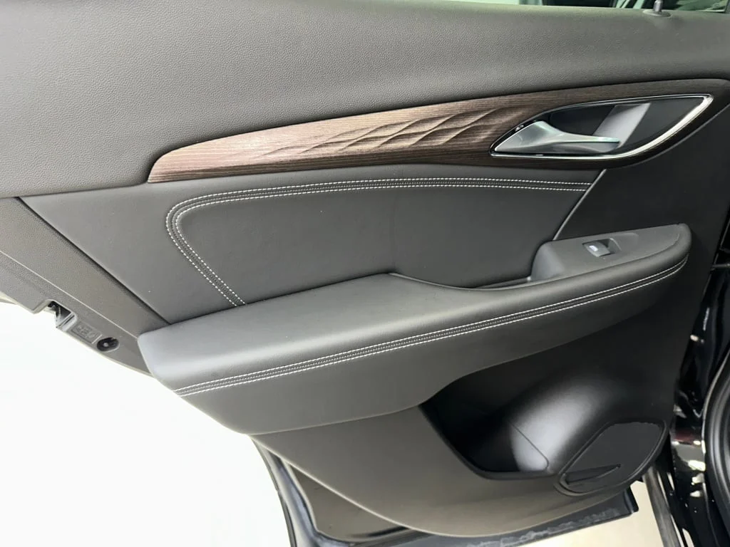 Used 2023 Ebony Twilight Metallic Buick Avenir image 22