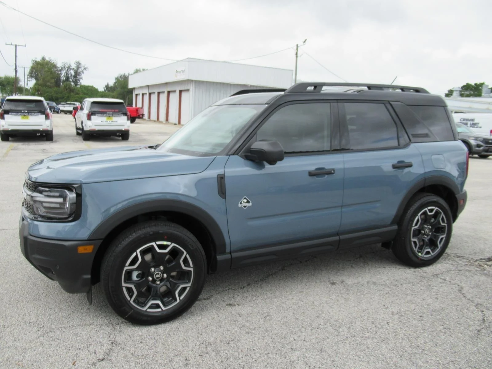 New 2026 Azure Gray Metallic Tri-Coat Ford Outer Banks® image 4