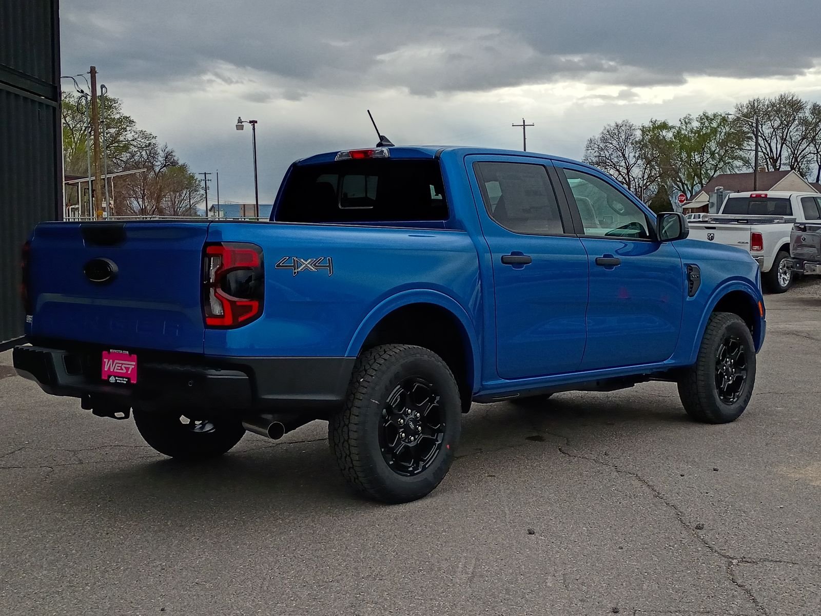View vehicle photo 7