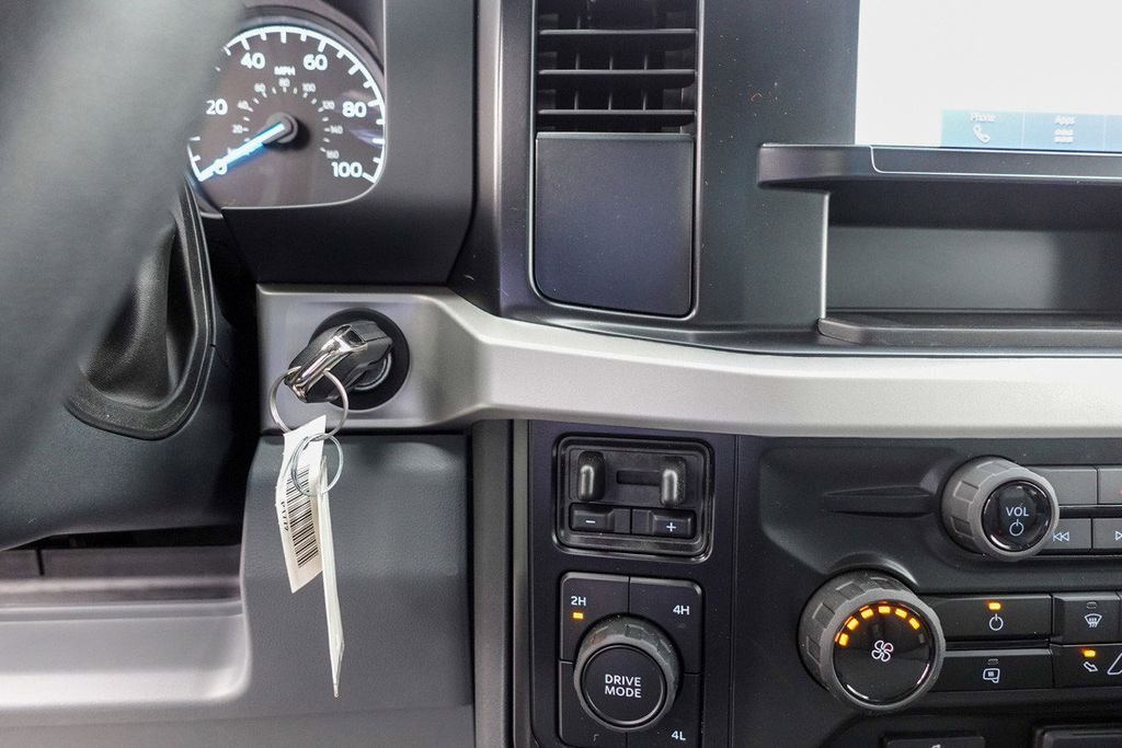 New 2026 Oxford White Ford F-250® XLT image 25