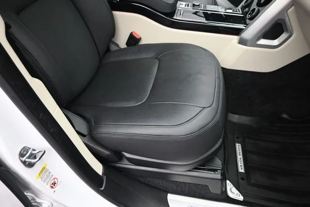 Used 2021 Fuji White Land Rover Westminster image 32