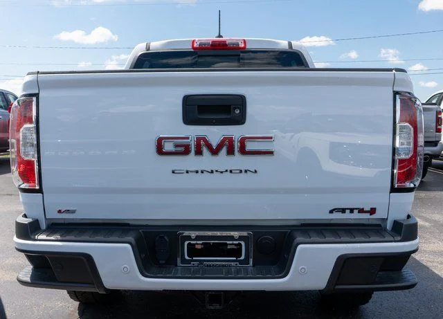 Used 2022 Summit White GMC AT4 w/Leather image 7