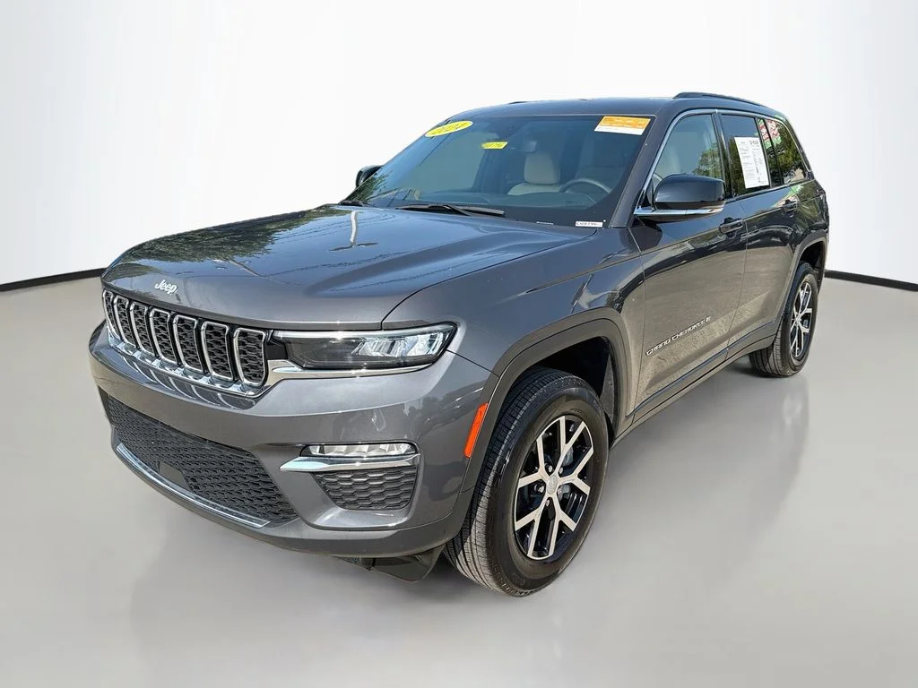 Certified Used 2024 Baltic Gray Metallic Clearcoat Jeep Limited image 4