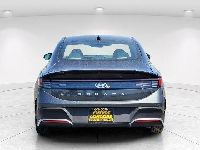 New 2026 Gray Hyundai SE image 4