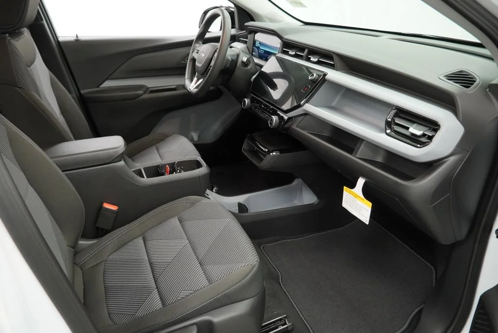 New 2027 Summit White Chevrolet LT image 28