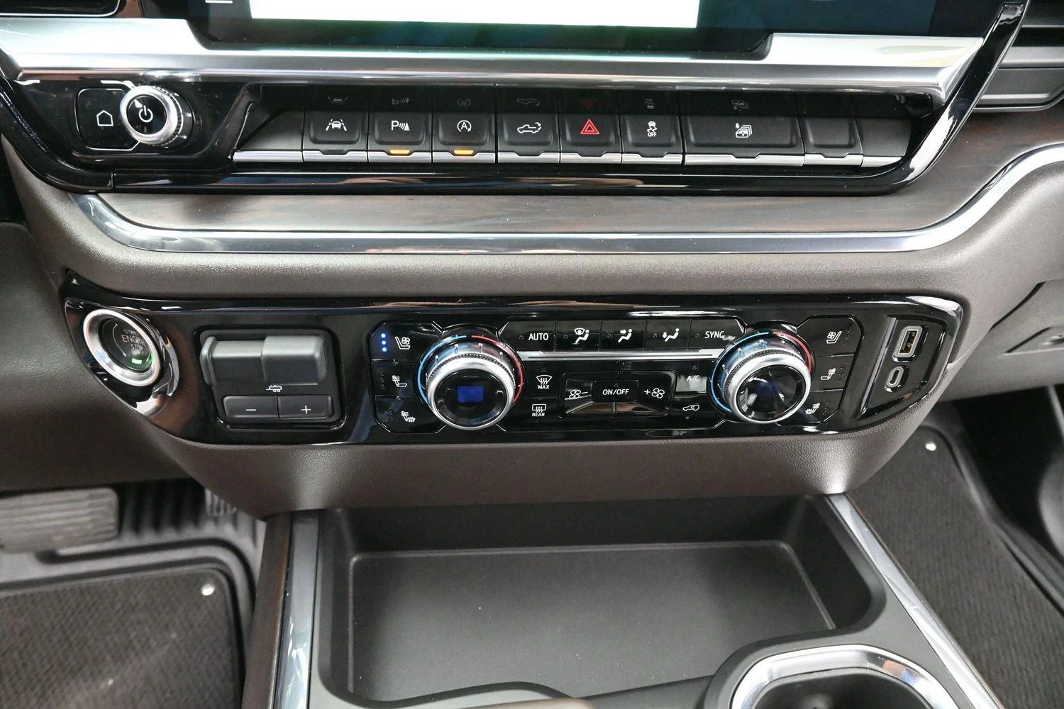 Used 2023 Summit White GMC SLT image 26