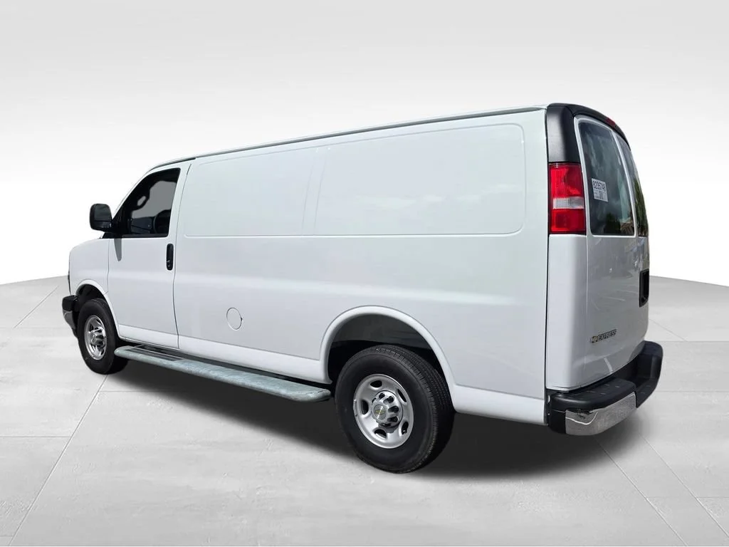 Used 2025 Summit White Chevrolet WT image 5