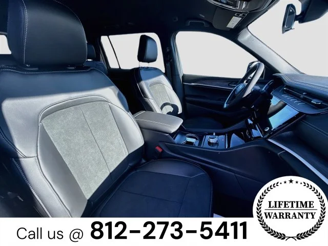 New 2027 White Jeep Laredo Altitude image 25