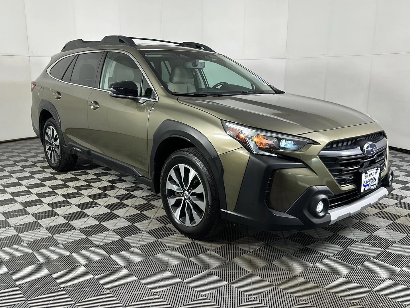 Used 2023 Autumn Green Metallic Subaru Limited image 11