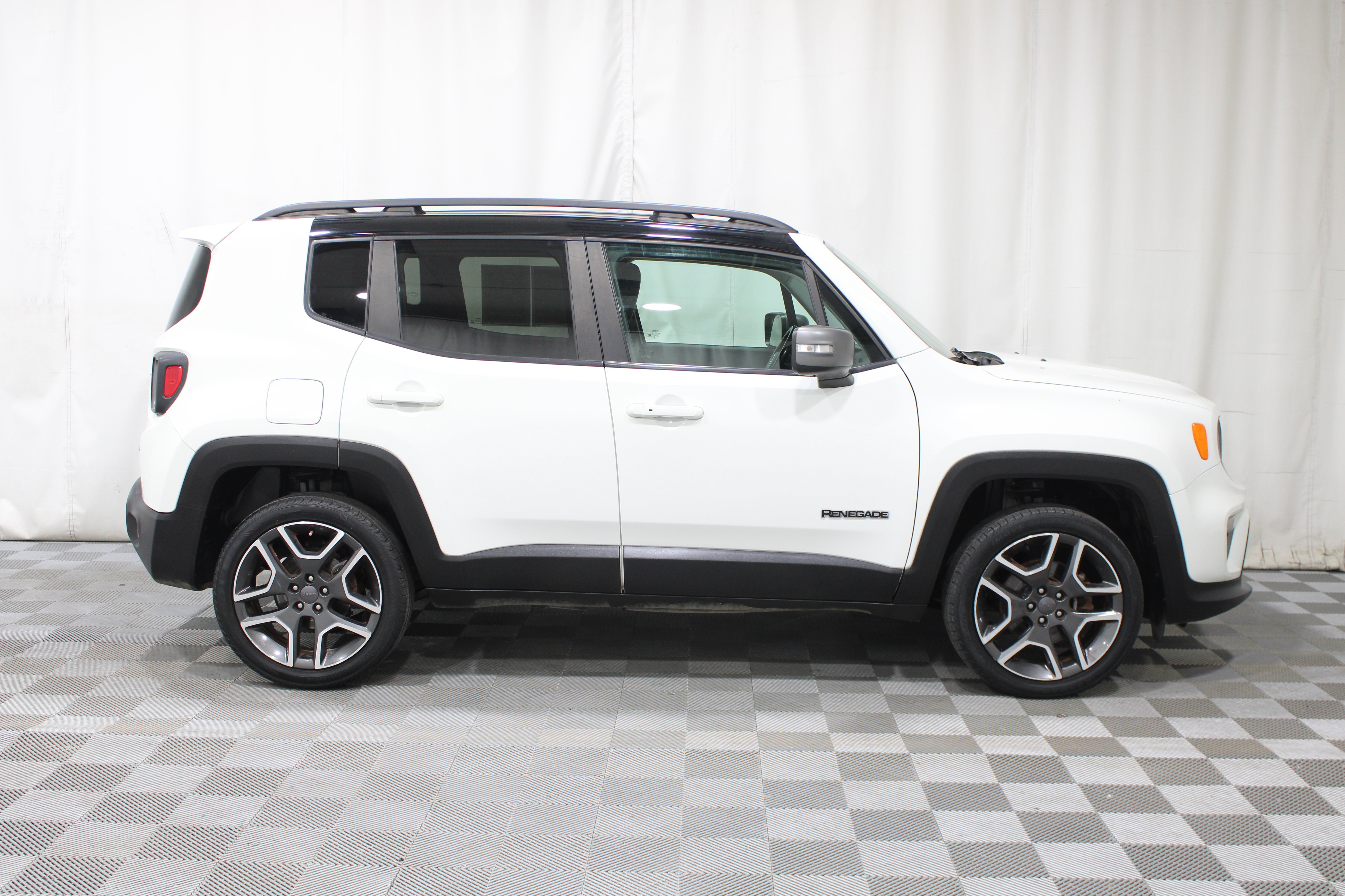Used 2020 Alpine White Clearcoat Jeep Limited image 29