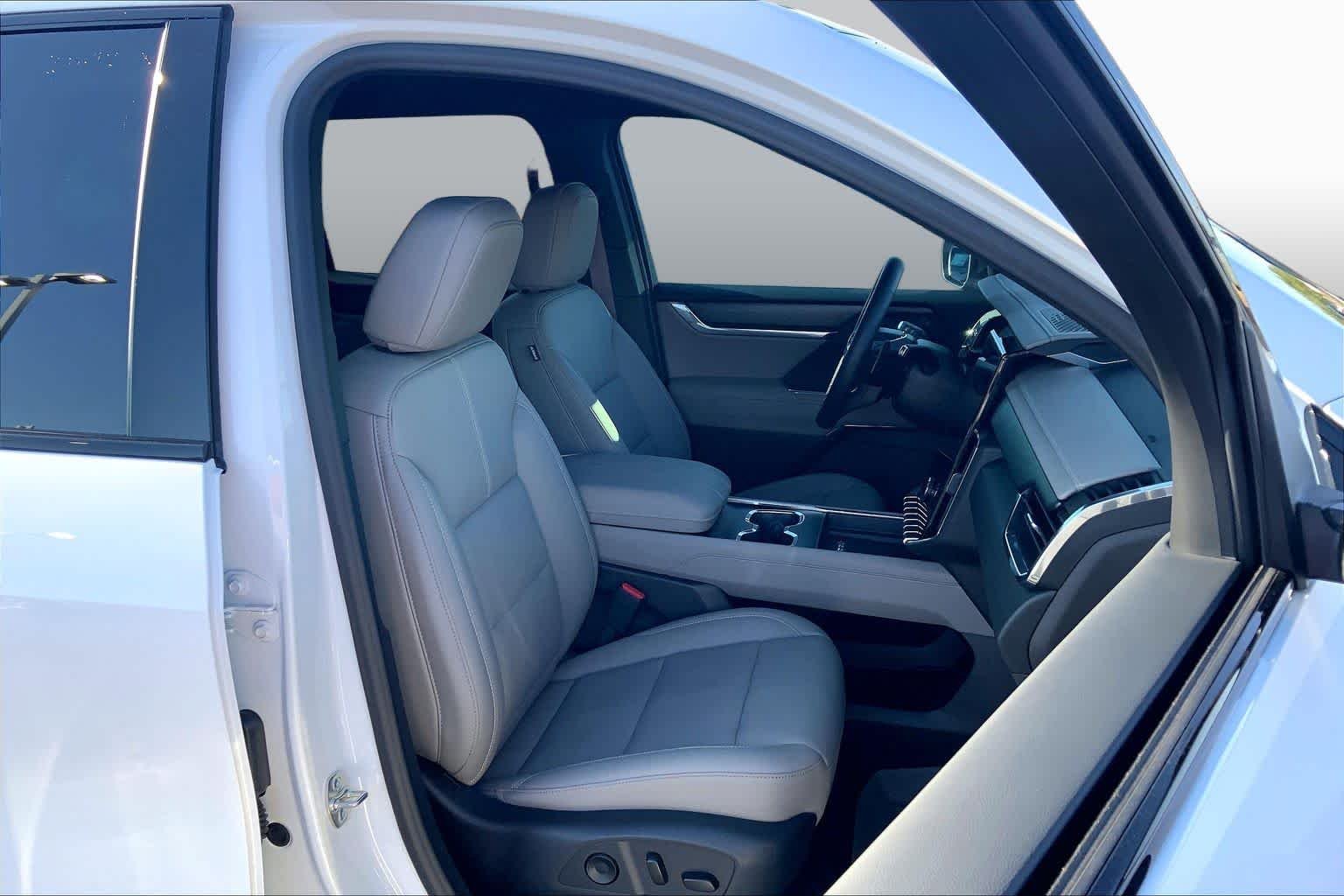 Used 2026 Summit White GMC FWD Elevation image 9