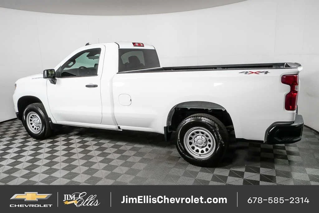 New 2026 Summit White Chevrolet WT image 22