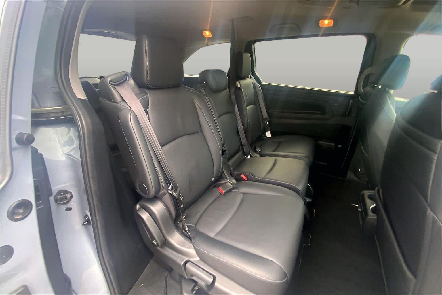 Used 2024 Sonic Gray Pearl Honda Touring image 16